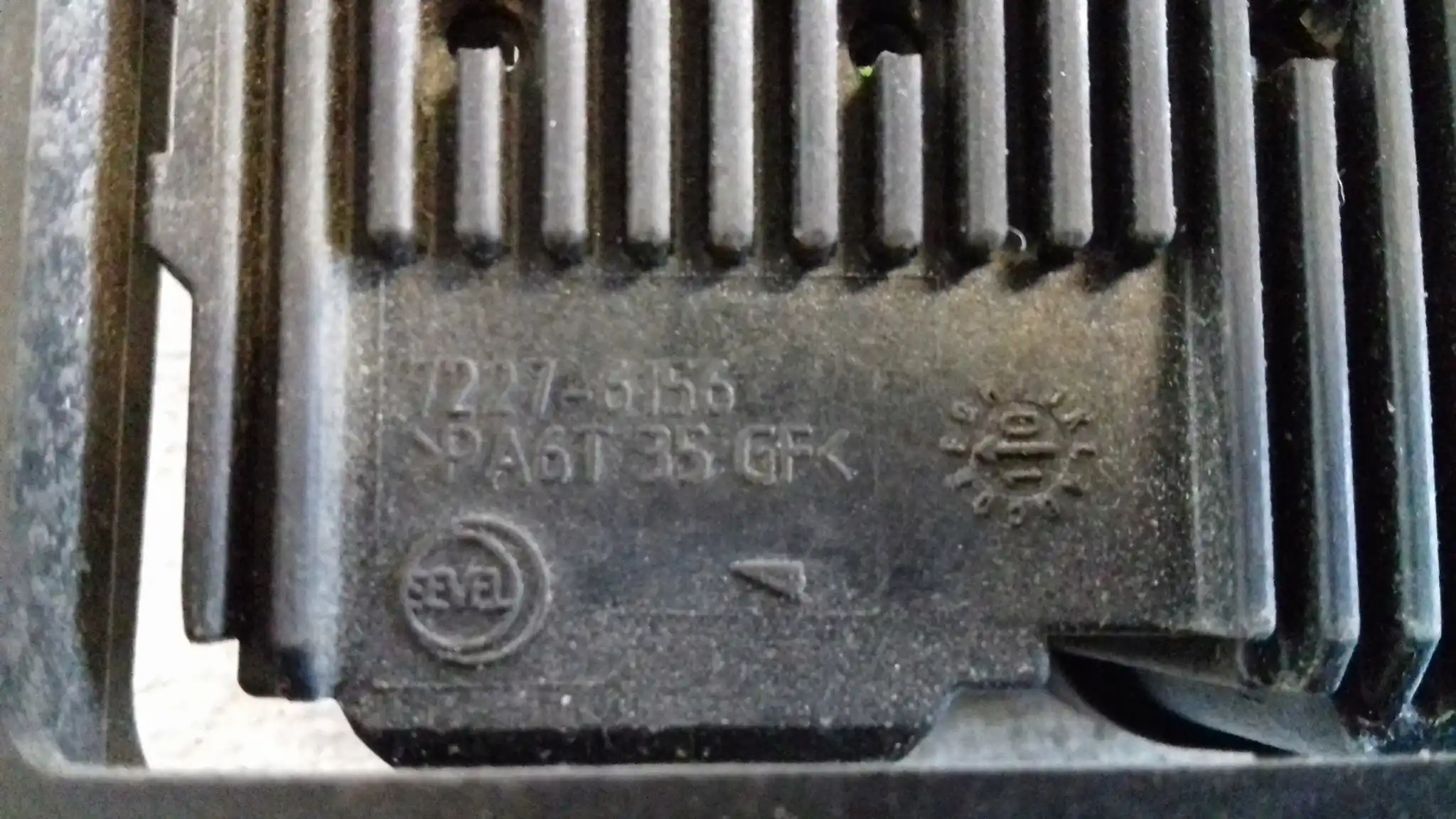 BEZPIECZNIK MODUŁ AKUMLATORA 72276156 CITROEN C5 III X7 08-