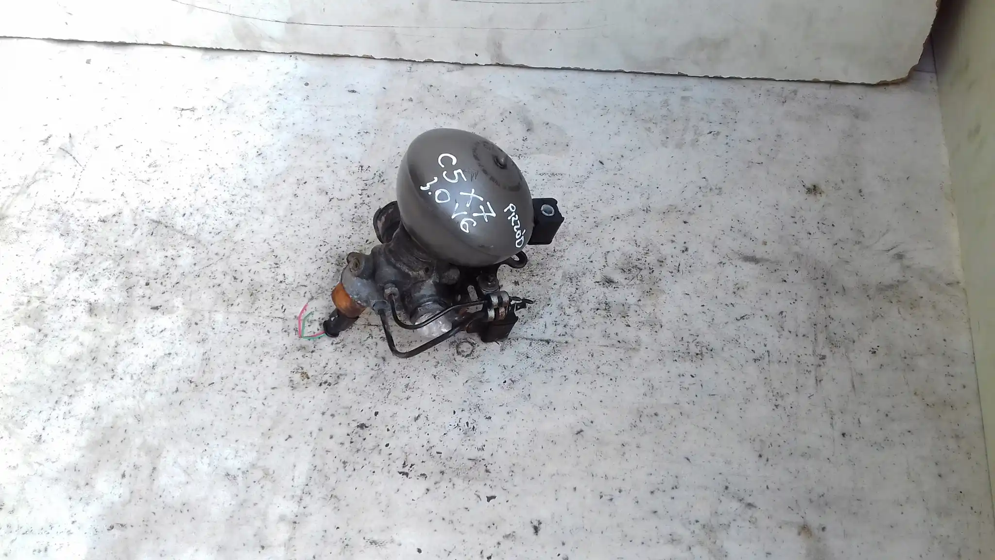 GRUSZKA ROZDZIELACZ ZAWIESZENIA HYDRAULICZNEGO PRZÓD CITROEN C5 III X7 08-