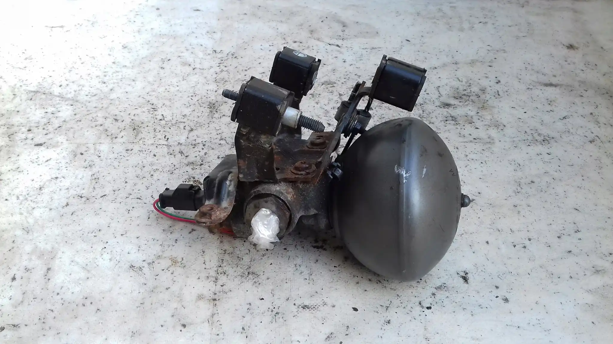 GRUSZKA ROZDZIELACZ ZAWIESZENIA HYDRAULICZNEGO PRZÓD CITROEN C5 III X7 08-