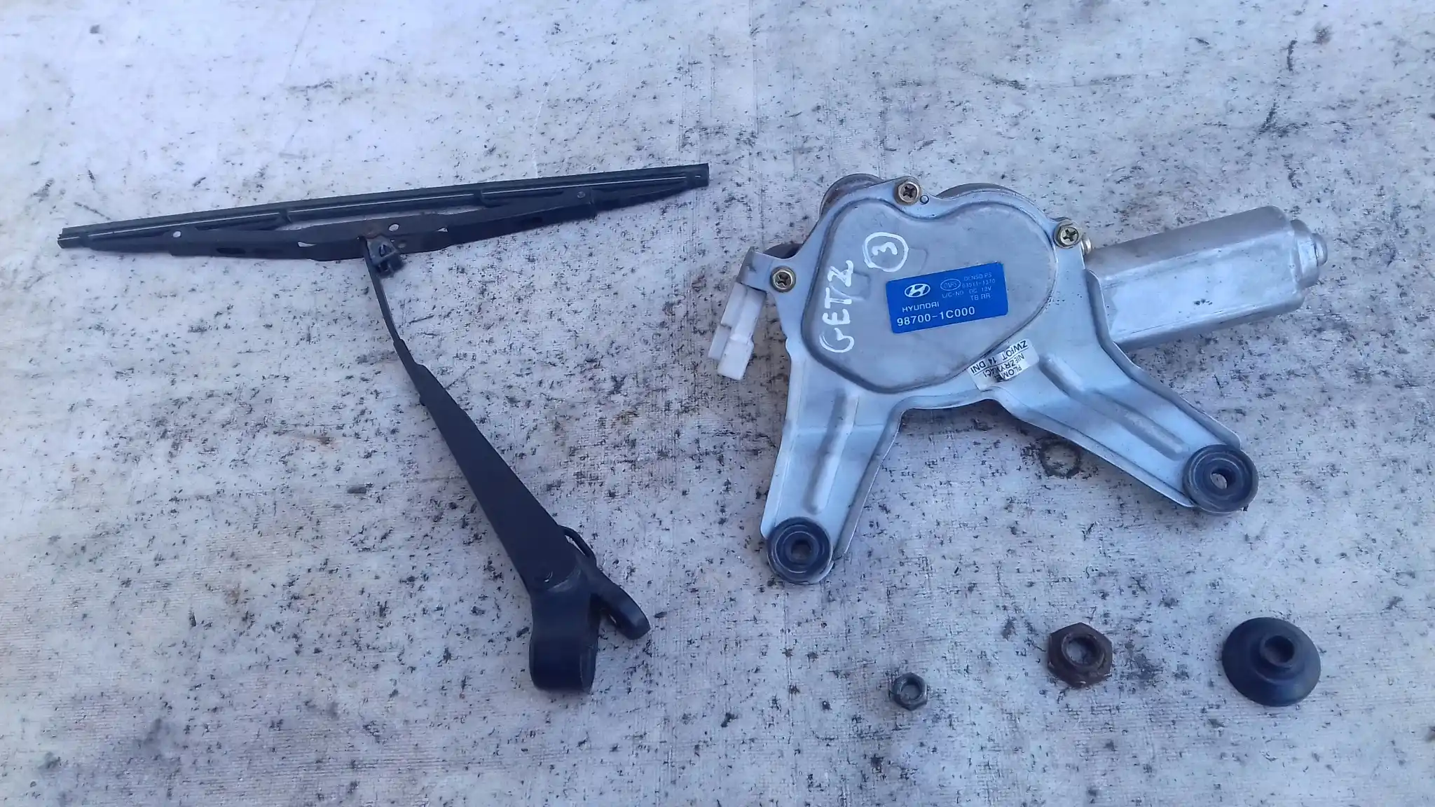 SILNICZEK WYCIERACZEK TYŁ TYLNY 987001C000 HYUNDAI GETZ 02-