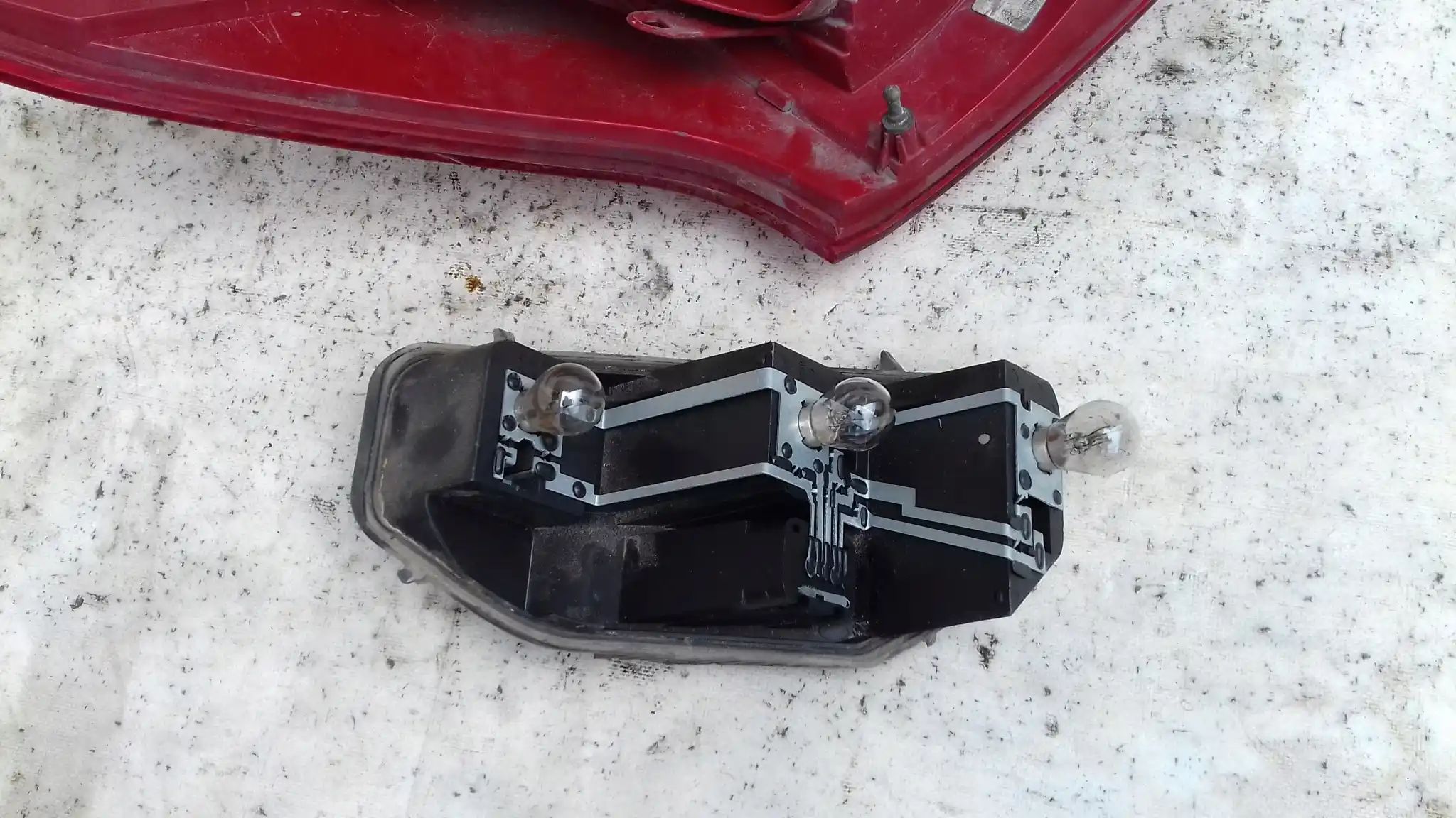 LAMPA PRAWY TYŁ TYLNA PEUGEOT 407 SW KOMBI 04-
