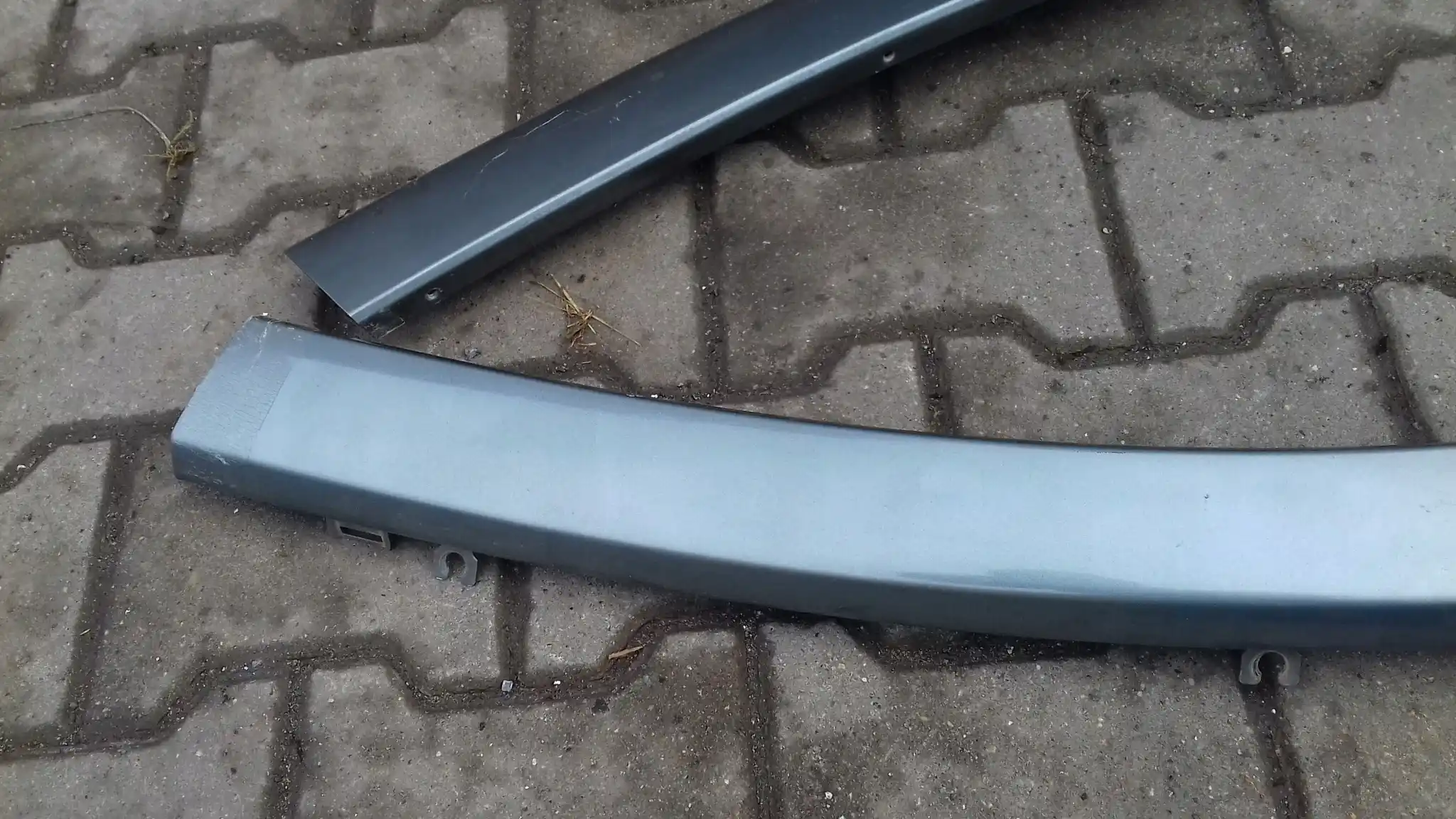 LISTWY SZYBY CZOŁOWEJ PRAWA LEWA PEUGEOT 607 99-
