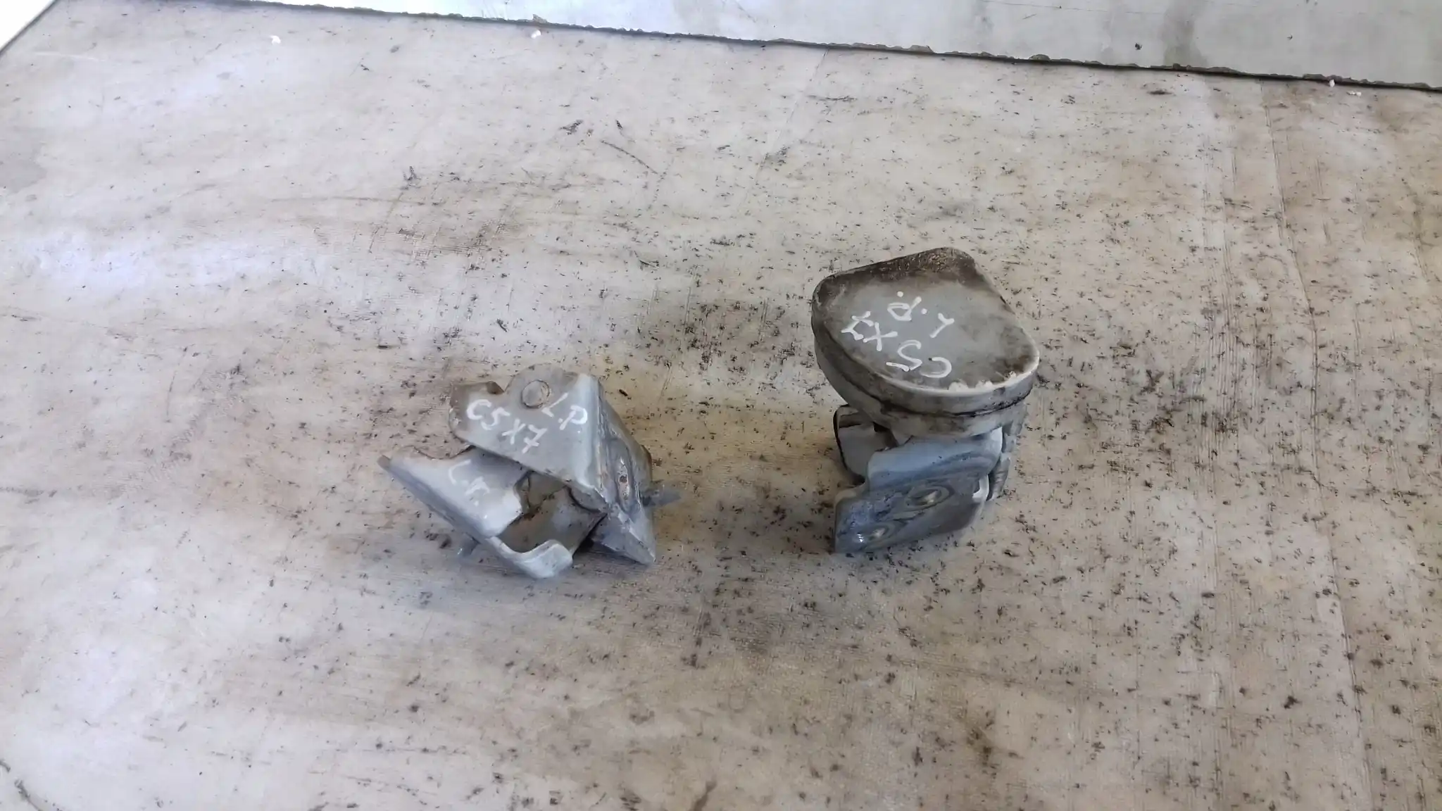 ZAWIAS ZAWIASY OGRANICZNIK DRZWI LEWY PRZÓD CITROEN C5 III X7 08-12
