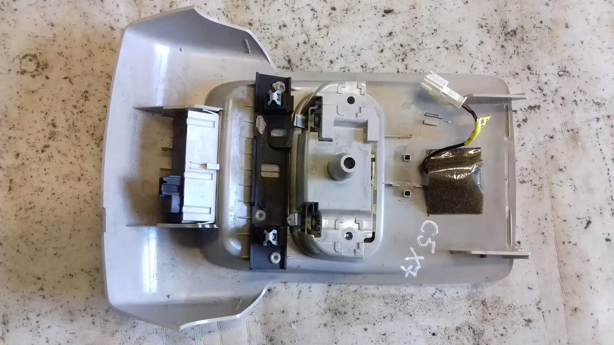 LAMPA OŚWIETLENIE KABINY PRZÓD 9662156177 CITROEN C5 III X7 07-