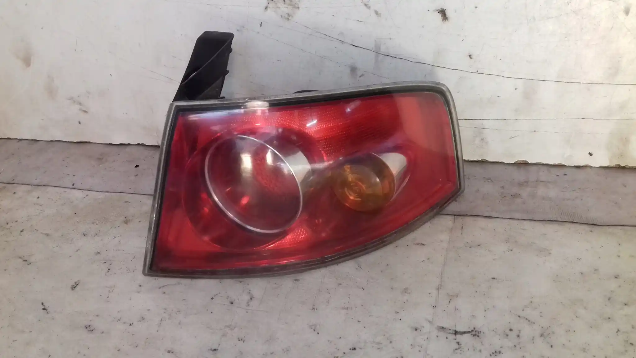 LAMPA PRAWY TYŁ TYLNA SEAT IBIZA III 6L1 02-