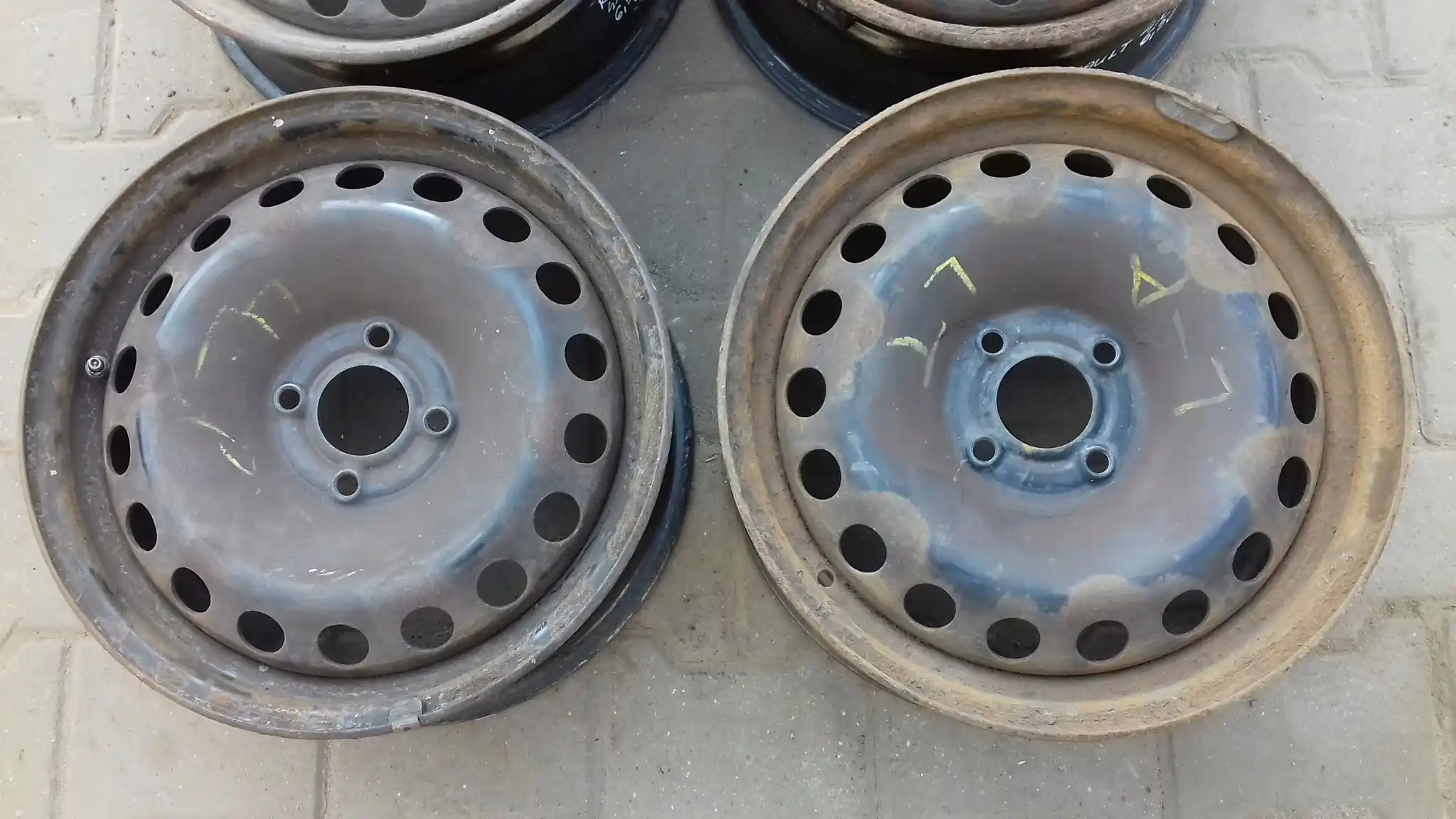 FELGI FELGA STALOWE KOMPLET RENAULT 4x100 6,5Jx15''