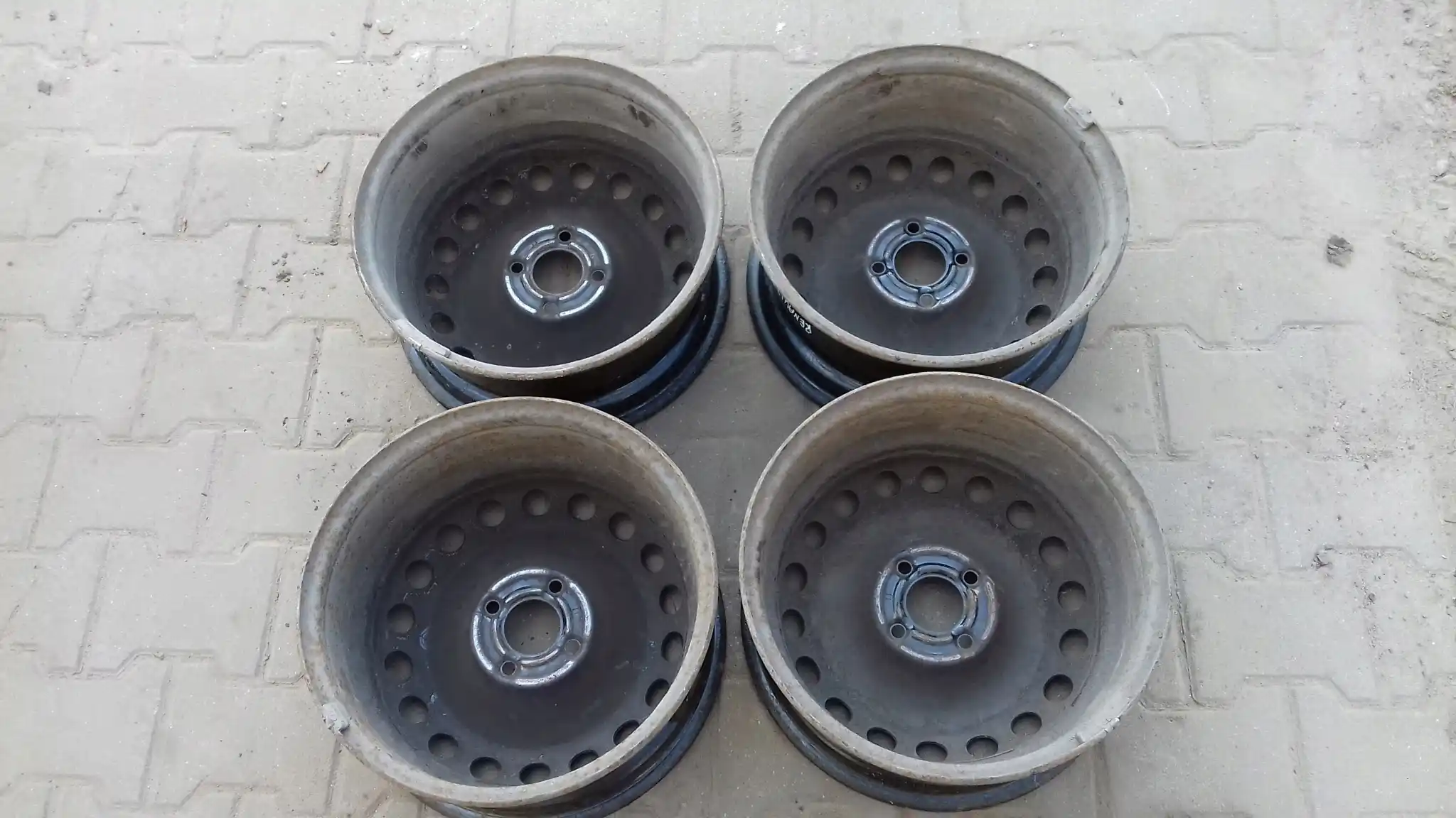 FELGI FELGA STALOWE KOMPLET RENAULT 4x100 6,5Jx15''