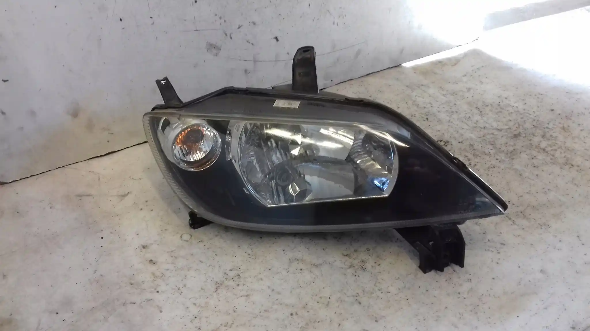 LAMPA PRAWY PRZÓD PRZEDNIA 3M7113W029AF MAZDA 2 DY 02-