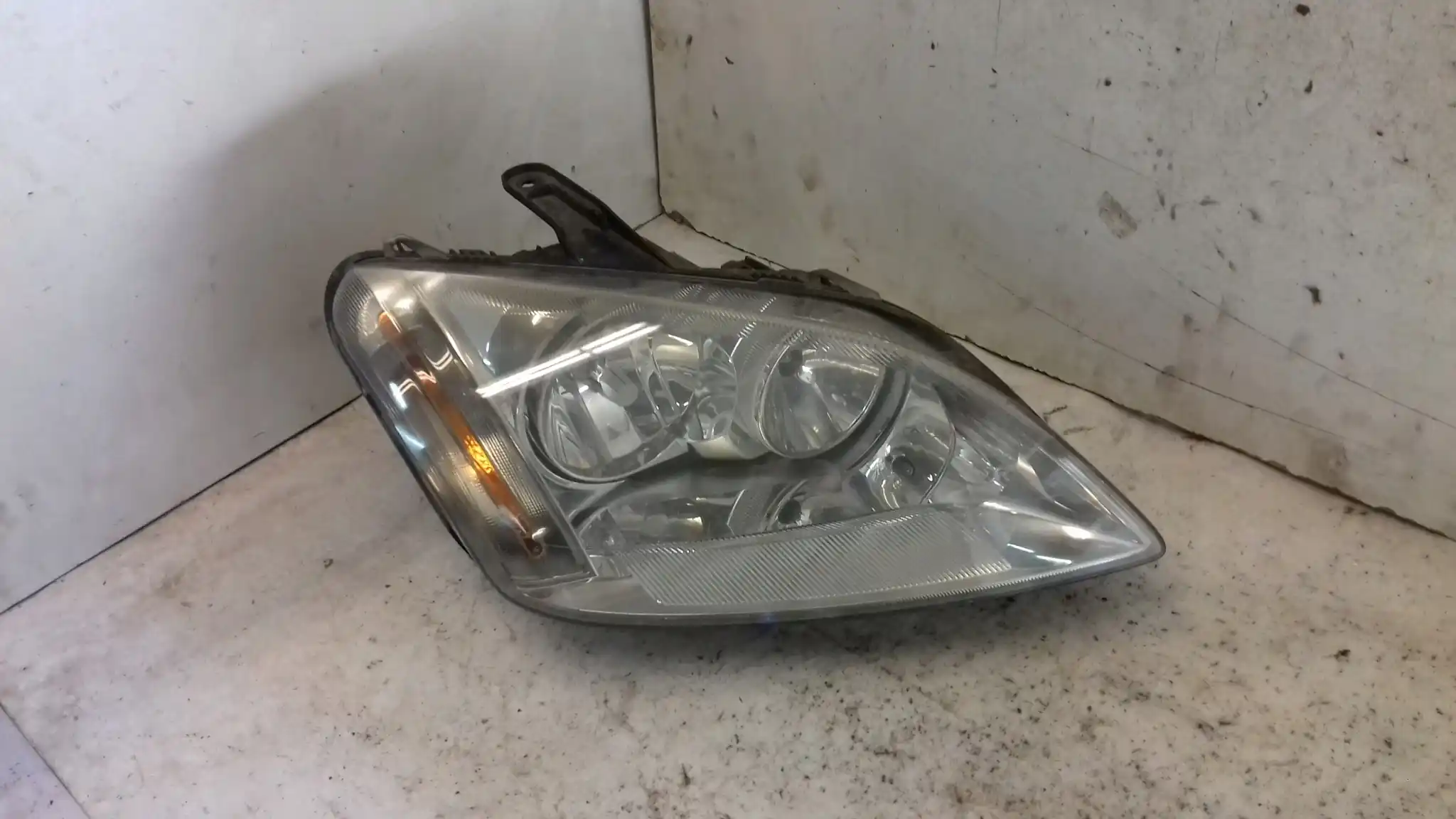 LAMPA PRAWY PRZÓD PRZEDNIA FORD C-MAX MK1 03-06