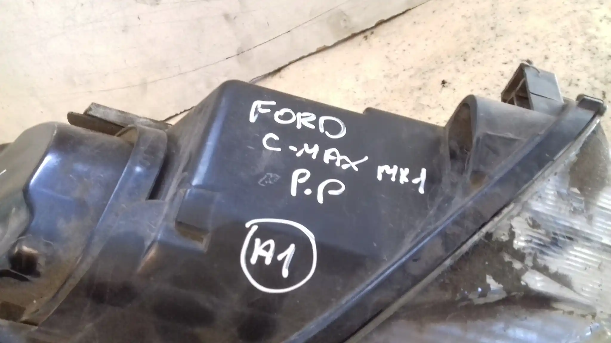 LAMPA PRAWY PRZÓD PRZEDNIA FORD C-MAX MK1 03-06