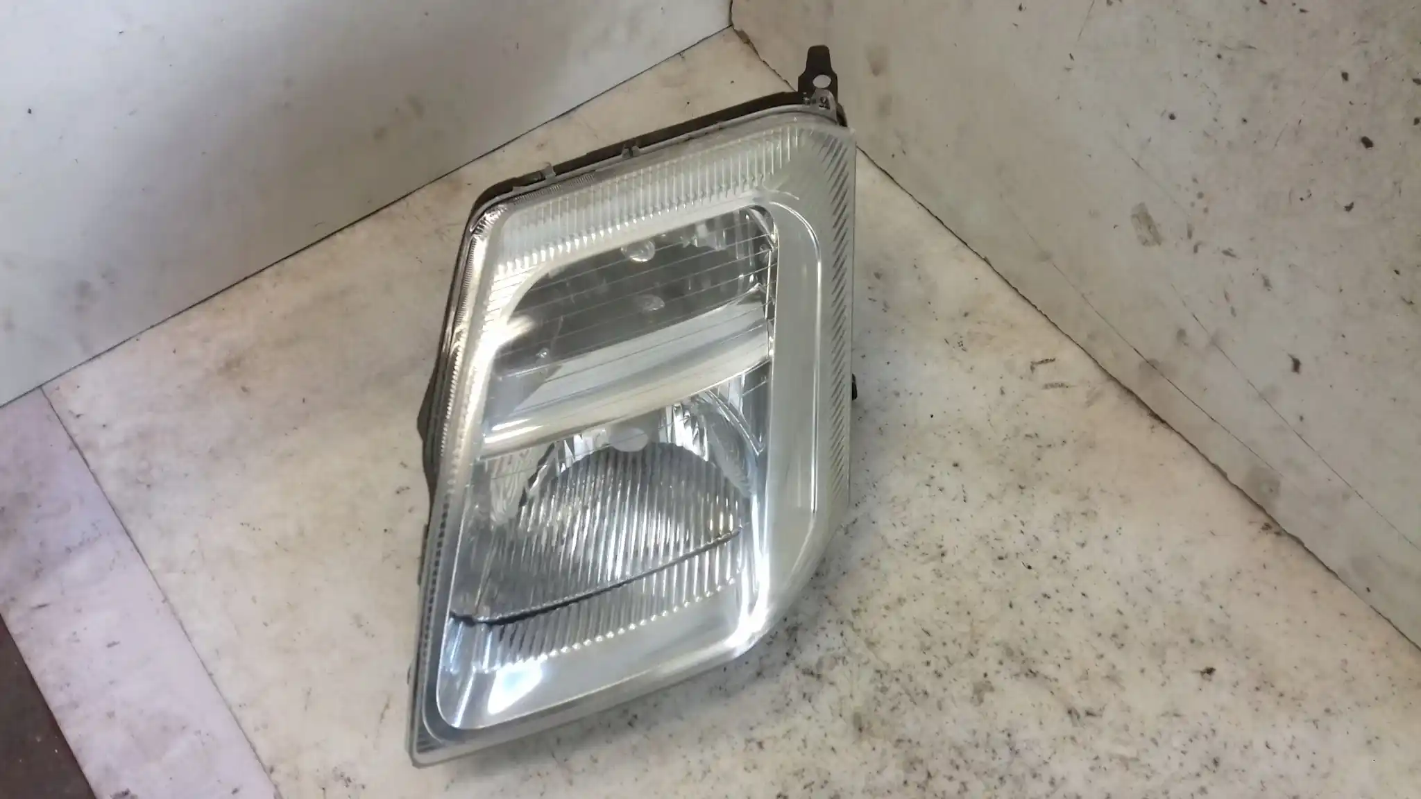 LAMPA LEWY PRZÓD PRZEDNIA 9680128380 CITROEN C2 03-09