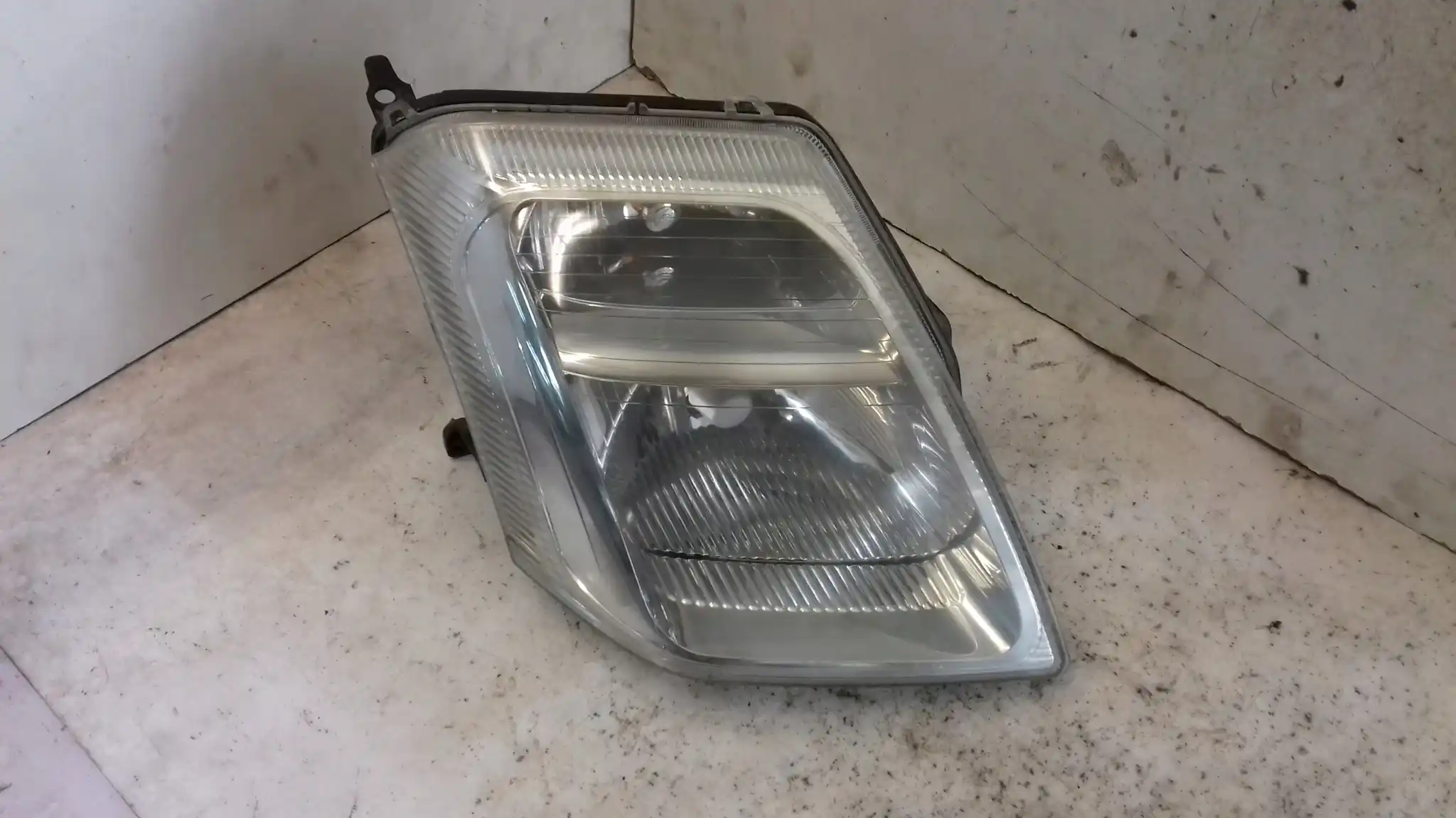 LAMPA PRAWY PRZÓD PRZEDNIA CITROEN C2 03-09